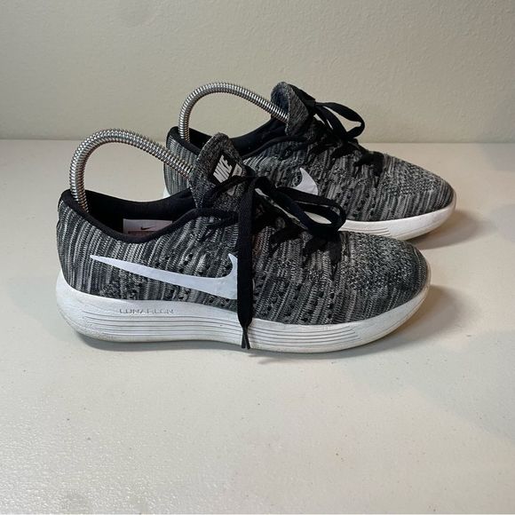 Nike LunarEpic Flyknit Low Oreo Running Shoes Low Top Lace Up Unisex Size 8 - Picture 1 of 9